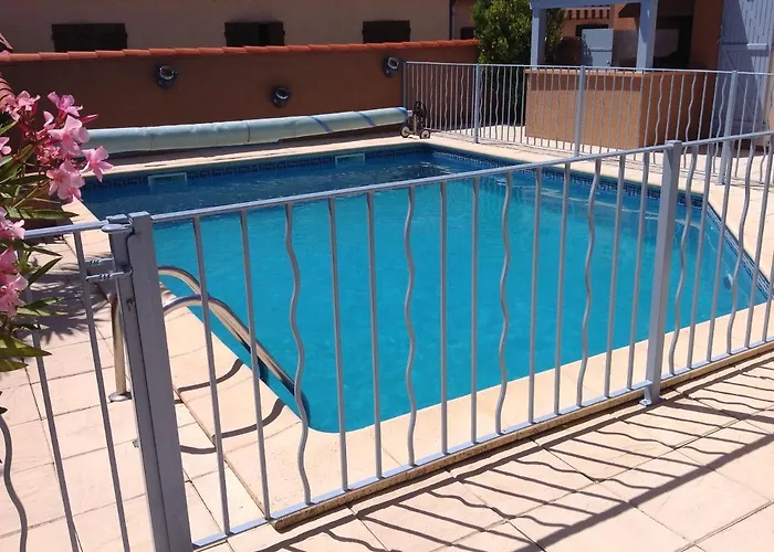 Bord De 8pers Piscine Au Sel Chauffee *